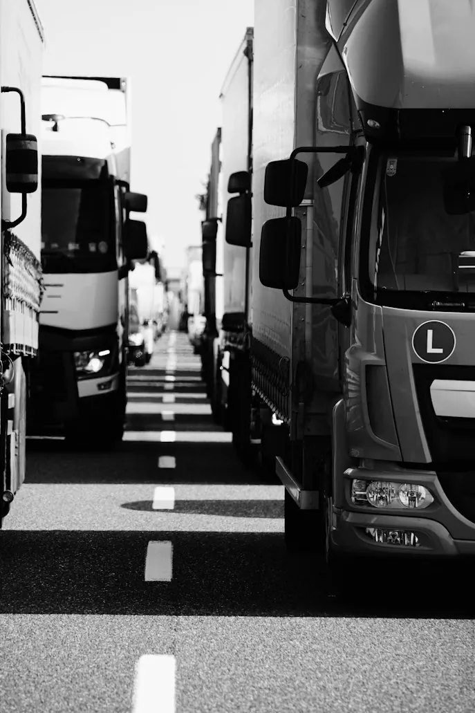 LKW-Kolonne von Hübsch Logistik